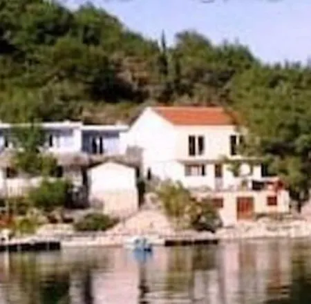 Apartamento Nikki Ii *